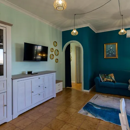 97a - Elegante In Fronte Mare